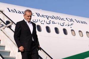 ⁠ رئیس‌جمهور وارد بندرعباس شد