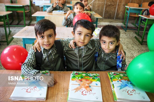 مدیر آموزش و پرورش ماهنشان آموزش تنها در کلاس درس خلاصه نمی‌شود