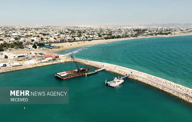 ترانزیت بیش از ۳۹۱ هزار تن کالاهای نفتی و غیرنفتی در بنادر غرب هرمزگان